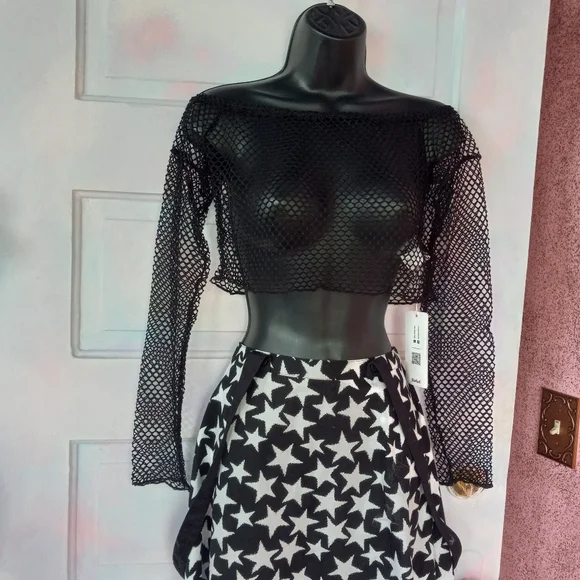 ❣️Off shoulder fishnet crop top! Versitile goth wear Looks great w/ MANY items - Picture 3 of 5